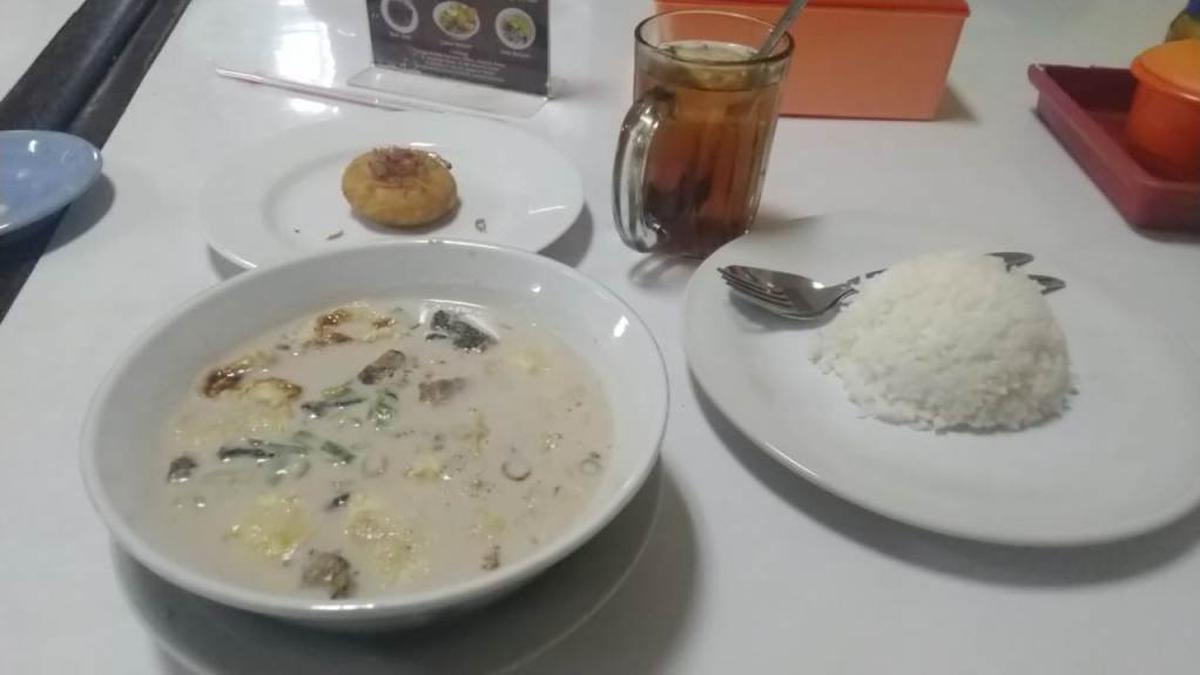 Soto Betawi Cilacap: Kenikmatan yang Menyapa Setiap Pagi di Angsana